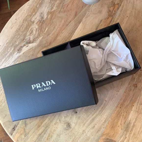 PRADA Shoebox w/silk paper - - Picture 4 of 4